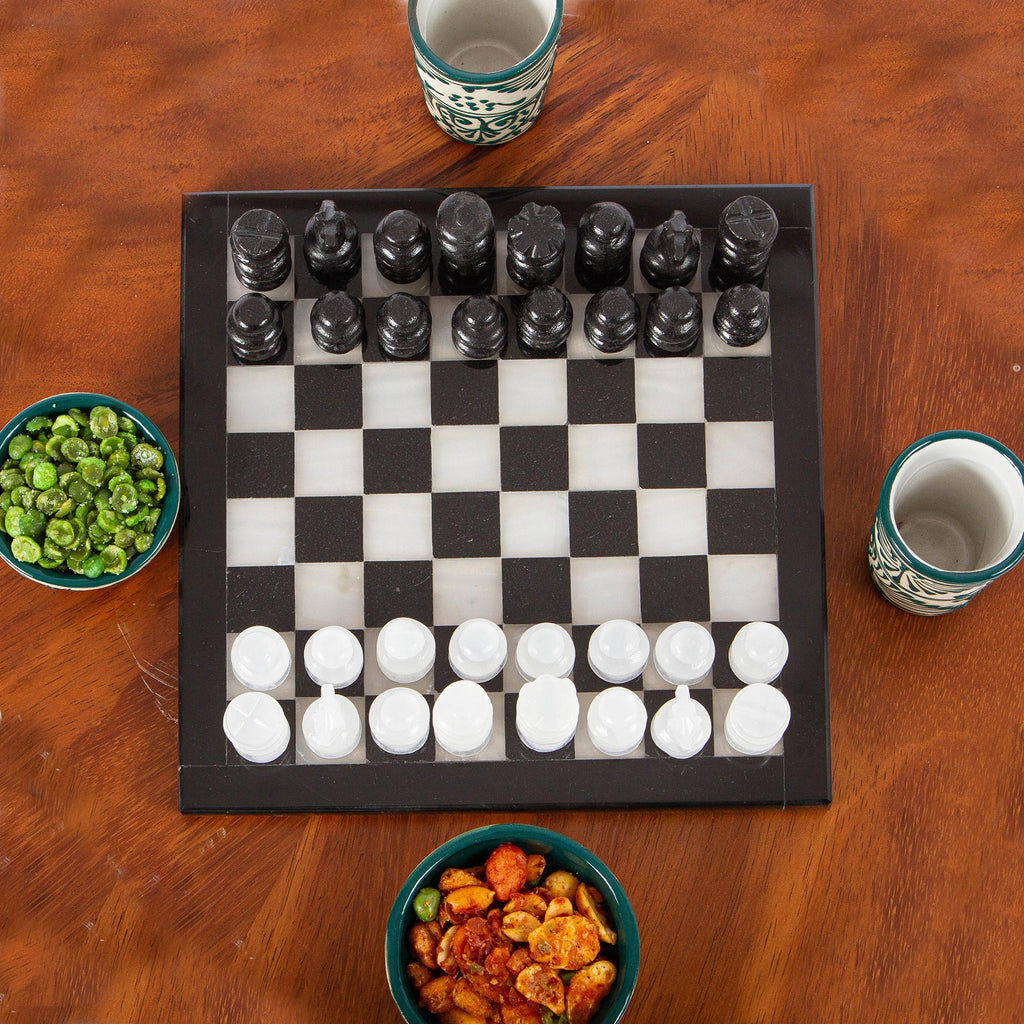 Onyx and Marble Chess Set in Black and Ivory (7.5 in.) - Black and Ivory Challenge