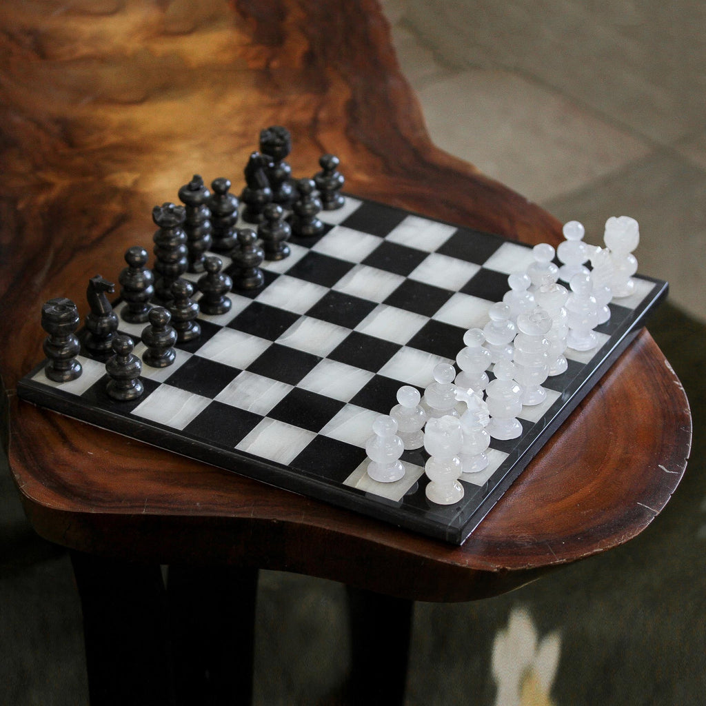 Classic Hand-Carved Marble and Onyx Chess Set from Mexico - Classic Duel